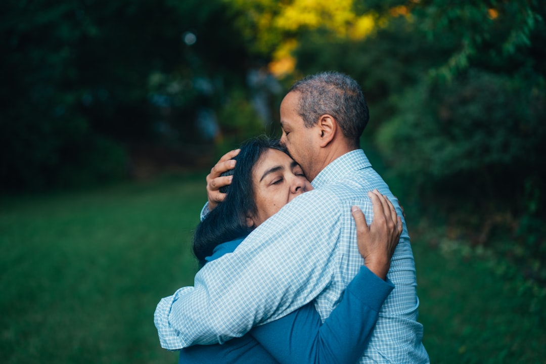 Photo Couple embracing